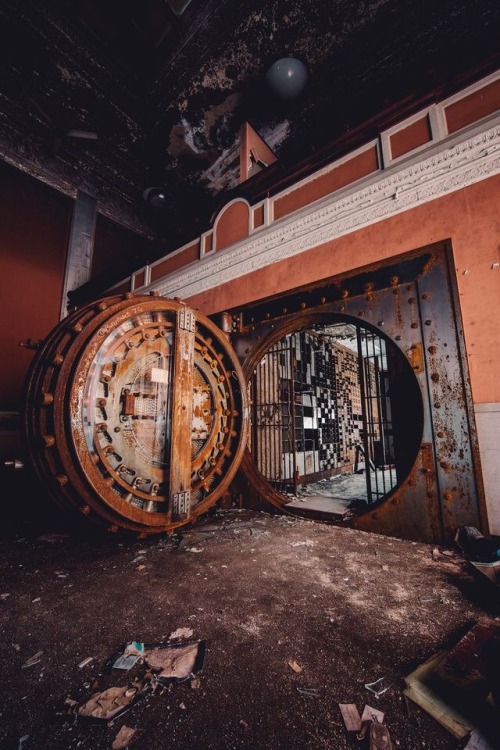 Day 1: Secret Entrance